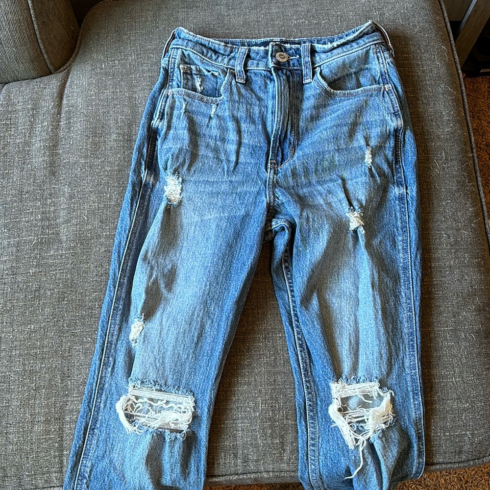 Hollister Ultra High Rise Mom Jeans